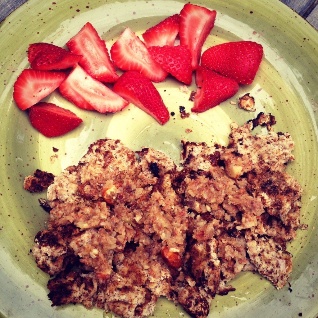 Vegan "pancakes" + strawberries